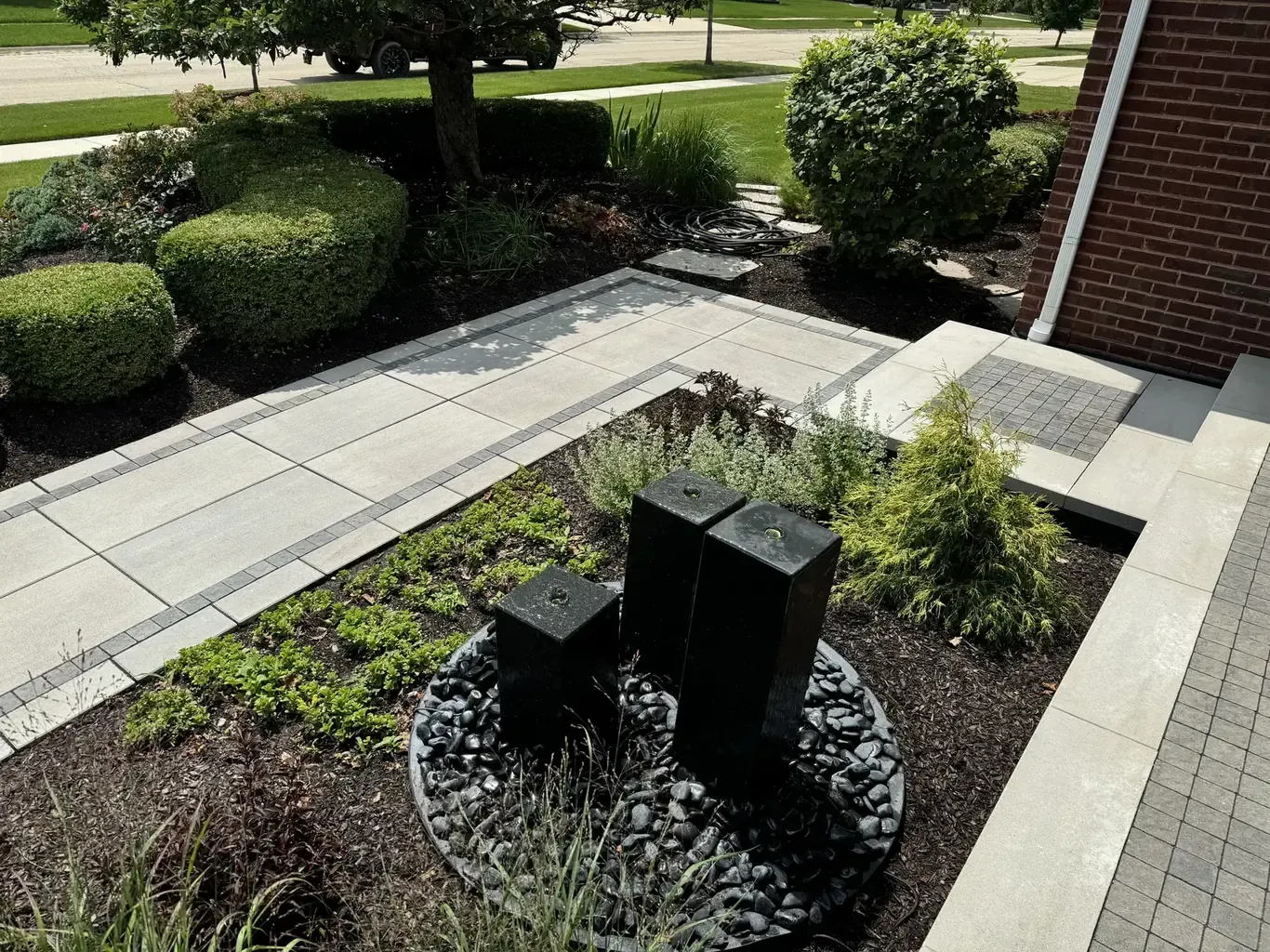 Finished paver driveways in Frankfort by Rodak Landscaping: Frankfort Paver Driveway with Charcoal Accent Border