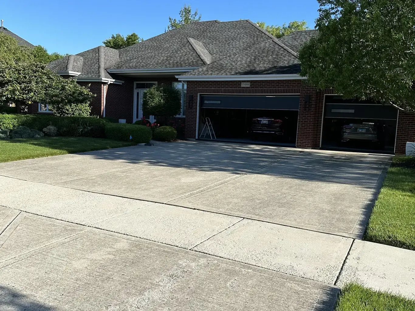 Paver Driveways in Frankfort before Rodak Landscaping started: Frankfort Paver Driveway with Charcoal Accent Border