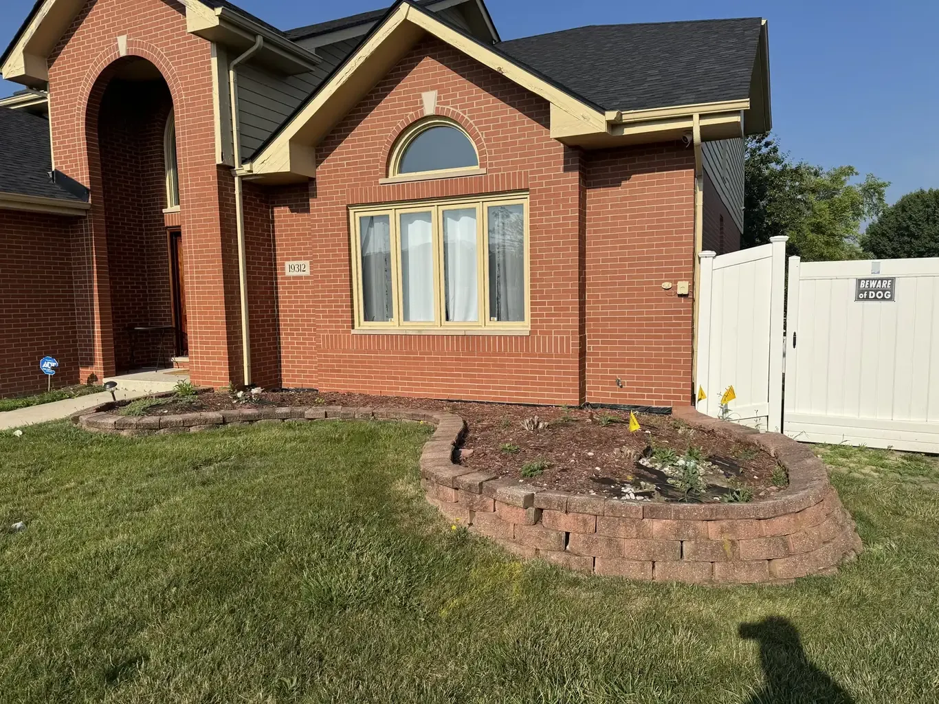Landscape Design in Tinley Park before Rodak Landscaping started: Tinley Park Curving Bed & Erosion Repair
