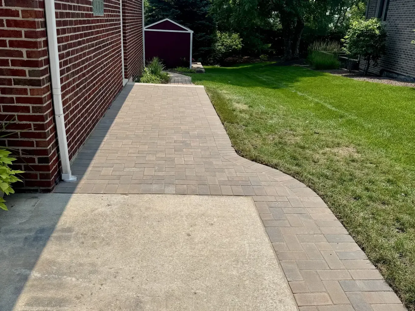Finished paver walkways in Tinley Park by Rodak Landscaping: Tinley Park Curving Paver Walkway