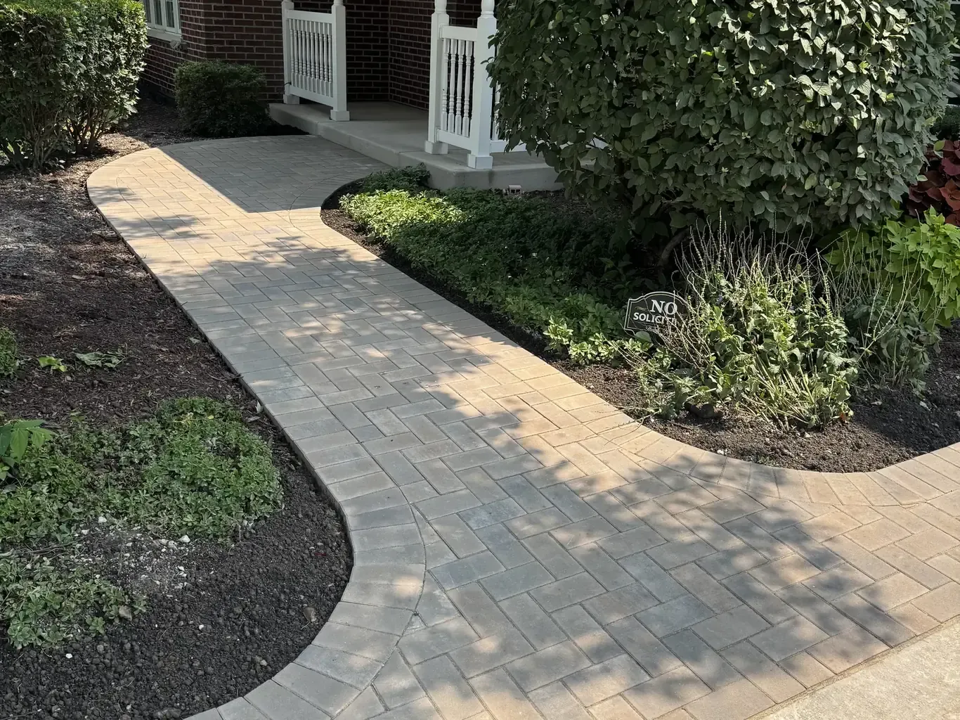 Finished paver walkways in Tinley Park by Rodak Landscaping: Tinley Park Curving Paver Walkway